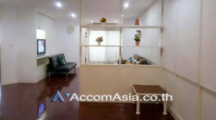  3 Bedrooms  Condominium For Rent in Sukhumvit, Bangkok  near BTS Ekkamai (AA11193)