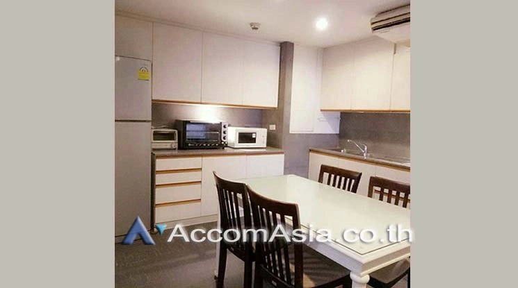  3 Bedrooms  Condominium For Rent in Sukhumvit, Bangkok  near BTS Ekkamai (AA11193)