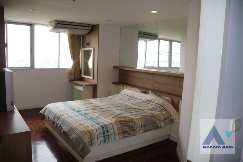 Fully Furnished |  3 Bedrooms  Condominium For Rent in Sukhumvit, Bangkok  near BTS Ekkamai (AA11193)