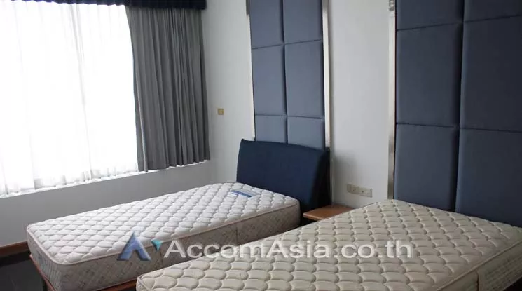  2 Bedrooms  Condominium For Rent in Ploenchit, Bangkok  near BTS Ploenchit (AA11211)