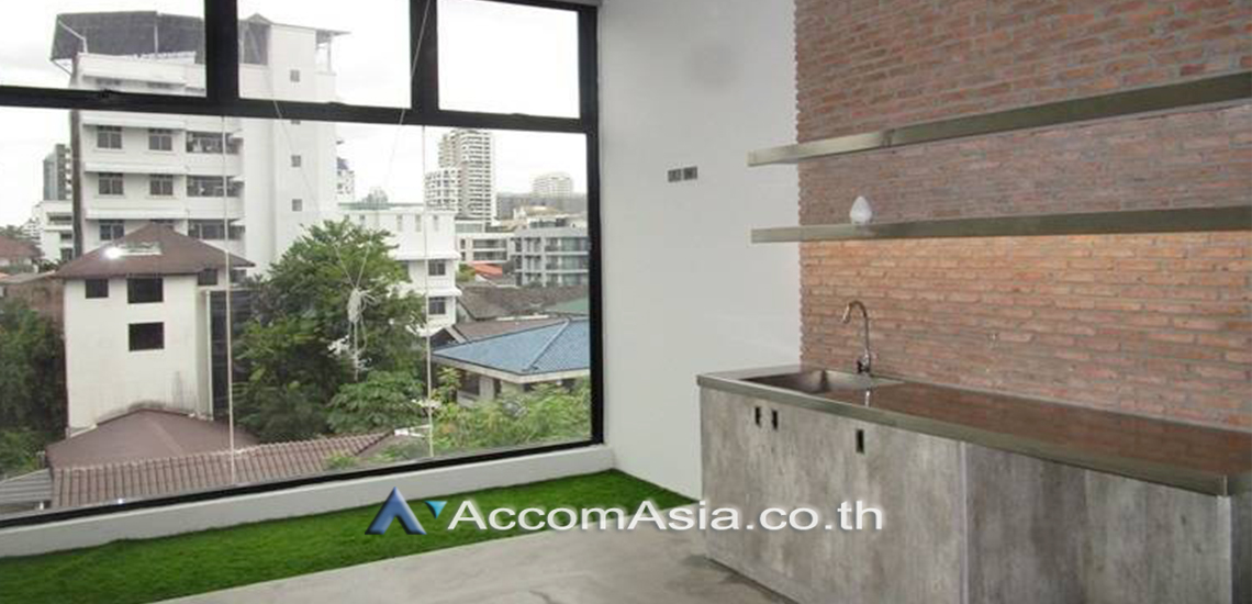 Home Office |  3 Bedrooms  Townhouse For Rent & Sale in Sukhumvit, Bangkok  near BTS Thong Lo (AA11213)