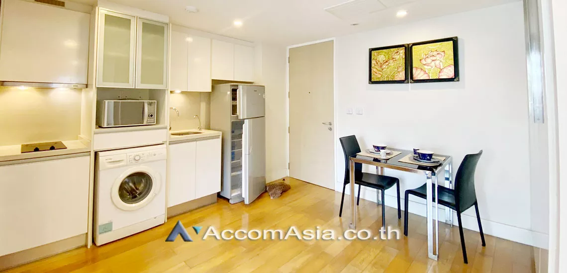  2 Bedrooms  Condominium For Rent in Silom, Bangkok  near BTS Chong Nonsi (AA11294)