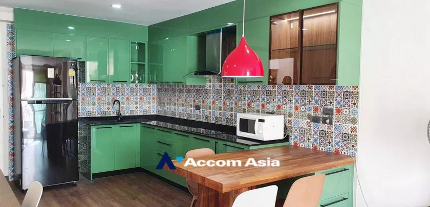  2 Bedrooms  Condominium For Rent in Sathorn, Bangkok  near MRT Lumphini (21044)