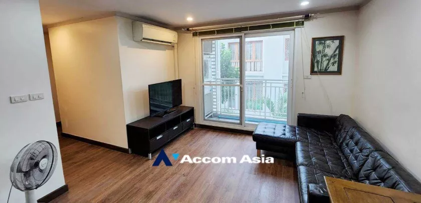  2 Bedrooms  Condominium For Rent in Sathorn, Bangkok  near MRT Lumphini (21044)