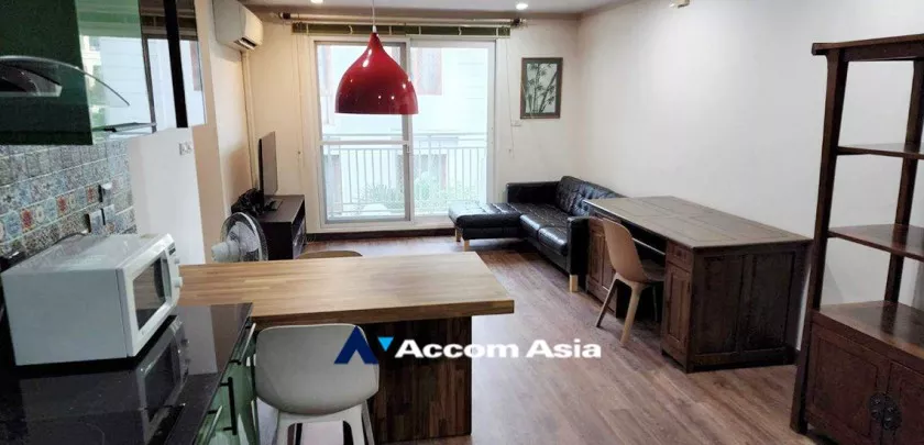  2 Bedrooms  Condominium For Rent in Sathorn, Bangkok  near MRT Lumphini (21044)