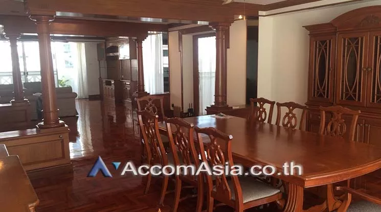  4 Bedrooms  Apartment For Rent in Sukhumvit, Bangkok  near BTS Asok - MRT Sukhumvit (AA11327)