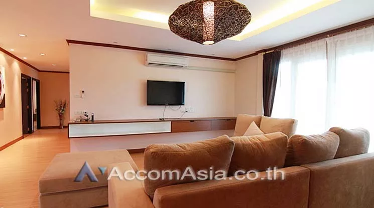 Pet friendly |  3 Bedrooms  Apartment For Rent in Sukhumvit, Bangkok  near BTS Ekkamai (AA11337)