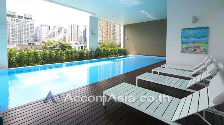  3 Bedrooms  Apartment For Rent in Sukhumvit, Bangkok  near BTS Phrom Phong (AA11338)