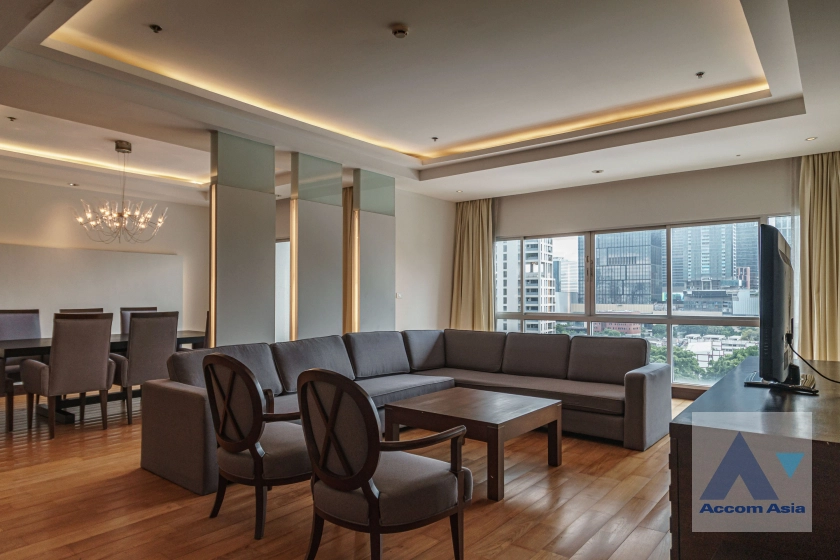  4 Bedrooms  Apartment For Rent in Ploenchit, Bangkok  near BTS Ploenchit (10265)