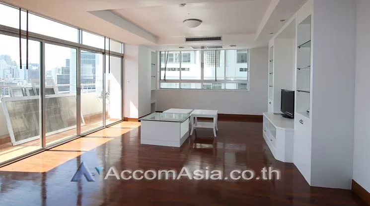  3 Bedrooms  Apartment For Rent in Sukhumvit, Bangkok  near BTS Phrom Phong (AA11452)