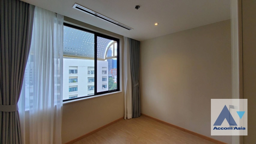 7  3 br Apartment For Rent in Sathorn ,Bangkok BTS Sala Daeng - MRT Lumphini at Children Dreaming Place - Garden AA11455