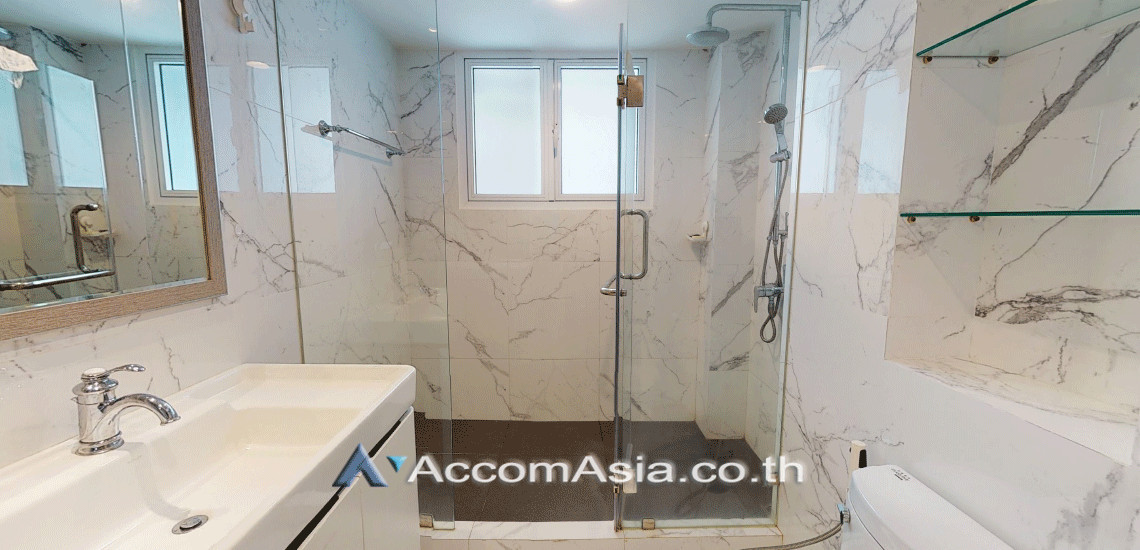  3 Bedrooms  Condominium For Rent & Sale in Sukhumvit, Bangkok  near BTS Ekkamai (AA11472)