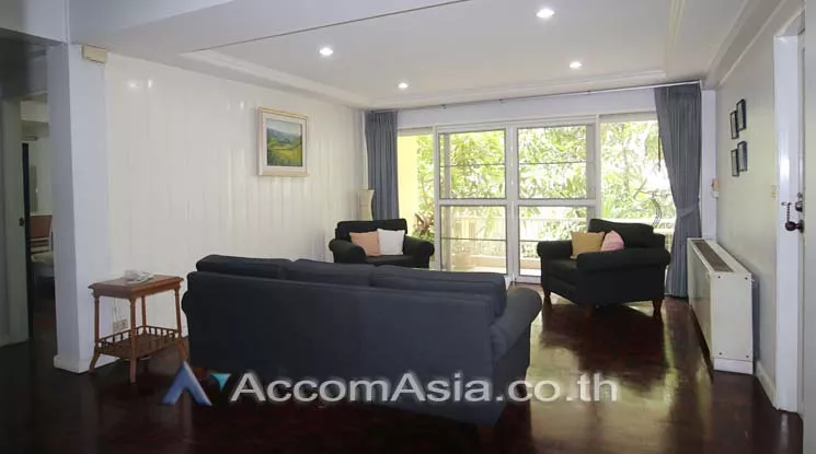  3 Bedrooms  Apartment For Rent in Sukhumvit, Bangkok  near BTS Phrom Phong (AA11603)