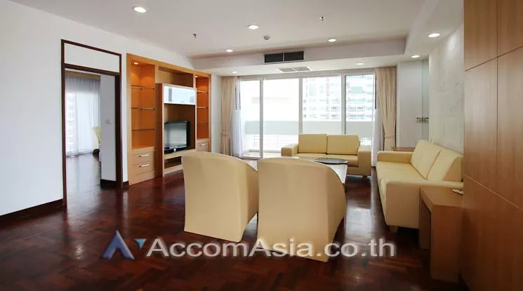  3 Bedrooms  Apartment For Rent in Sukhumvit, Bangkok  near BTS Phrom Phong (AA11750)