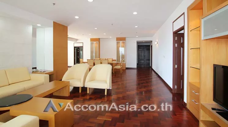  3 Bedrooms  Apartment For Rent in Sukhumvit, Bangkok  near BTS Phrom Phong (AA11750)