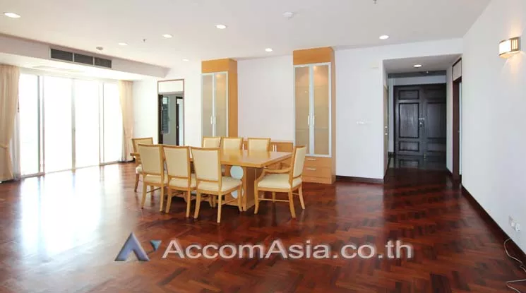  3 Bedrooms  Apartment For Rent in Sukhumvit, Bangkok  near BTS Phrom Phong (AA11750)