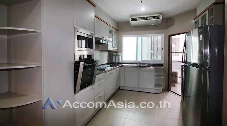  3 Bedrooms  Apartment For Rent in Sukhumvit, Bangkok  near BTS Asok - MRT Sukhumvit (AA11840)