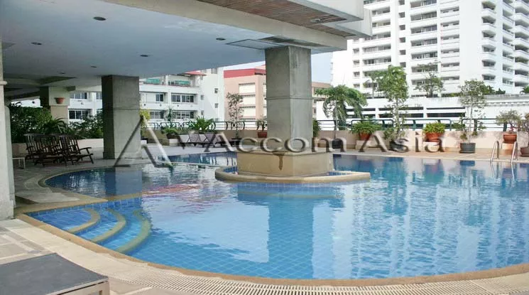  3 Bedrooms  Condominium For Rent in Sukhumvit, Bangkok  near BTS Ekkamai (AA11865)