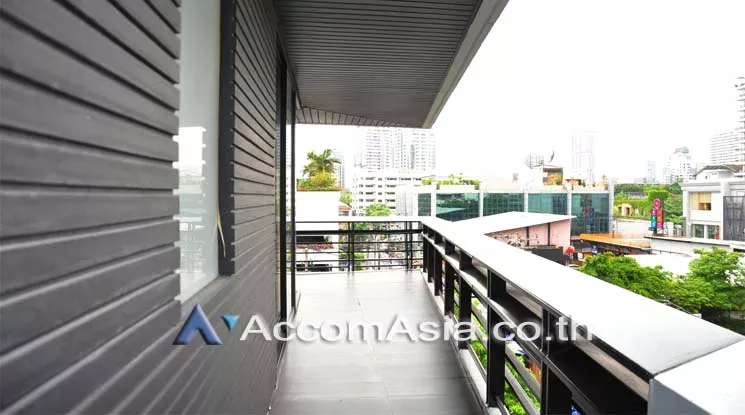  3 Bedrooms  Apartment For Rent in Sukhumvit, Bangkok  near BTS Thong Lo (AA11895)