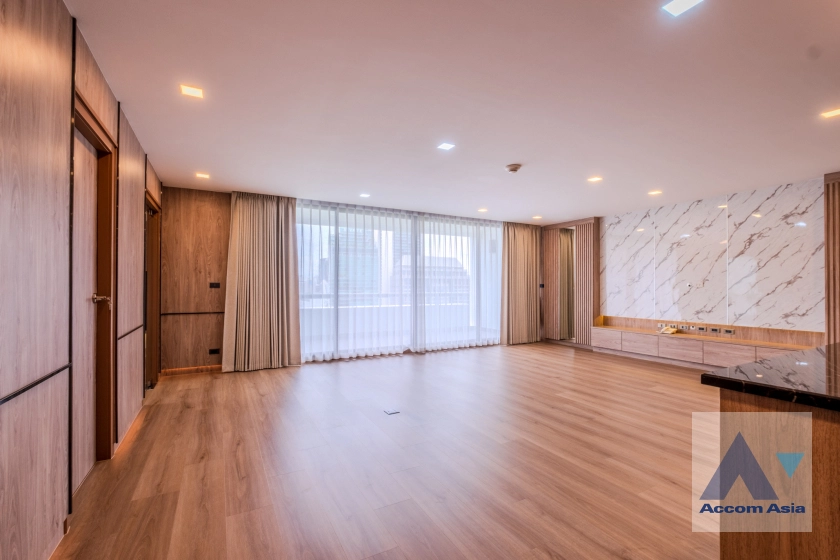 Garden View |  3 Bedrooms  Condominium For Rent & Sale in Ploenchit, Bangkok  near BTS Chitlom (AA11917)