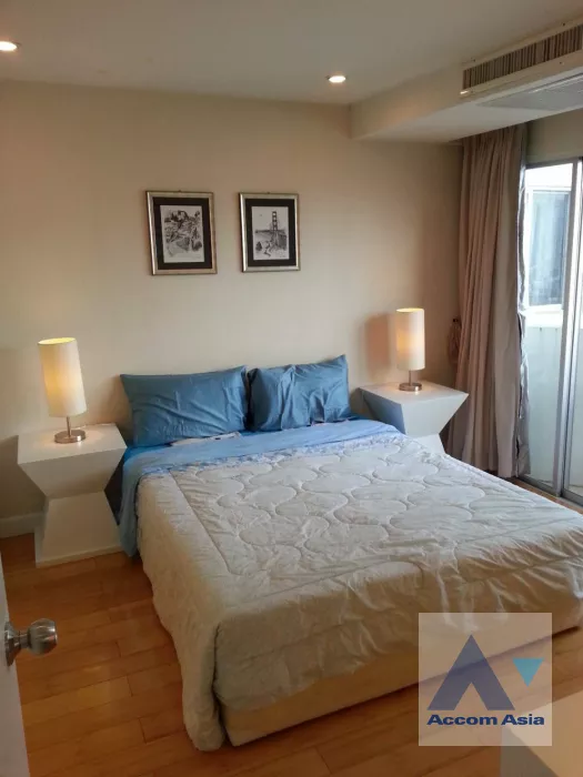  1 Bedroom  Condominium For Rent in Ploenchit, Bangkok  near BTS Ploenchit (AA12002)