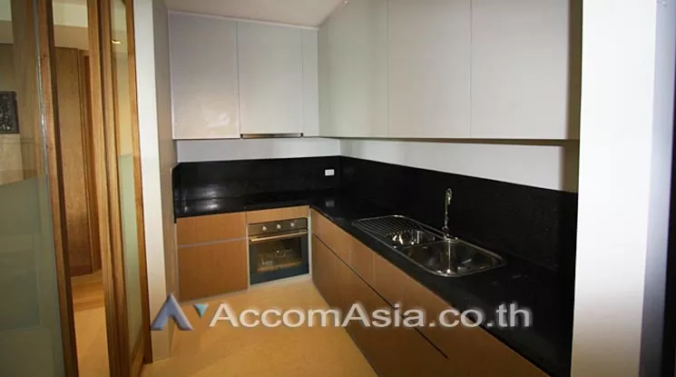  3 Bedrooms  Apartment For Rent in Sukhumvit, Bangkok  near BTS Thong Lo (AA12008)