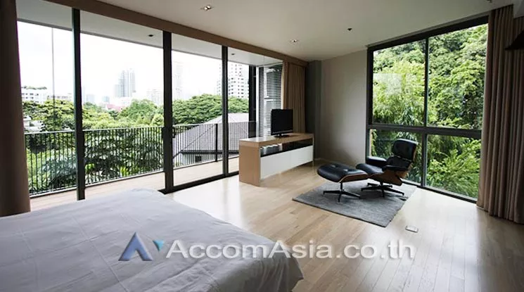  3 Bedrooms  Apartment For Rent in Sukhumvit, Bangkok  near BTS Thong Lo (AA12008)