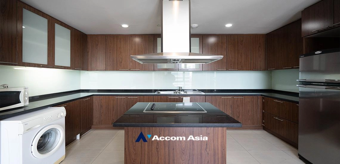  2 Bedrooms  Condominium For Rent in Sathorn, Bangkok  near BTS Chong Nonsi (AA12046)