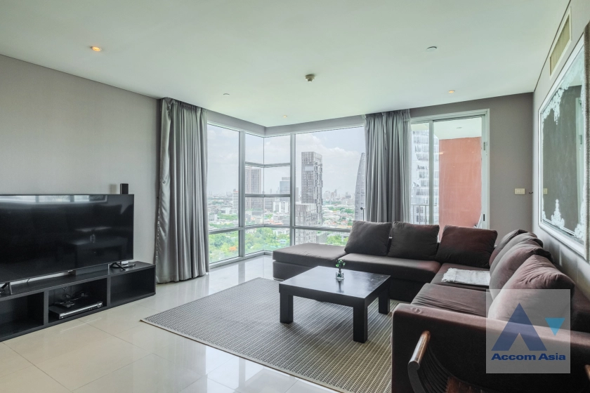 Pet friendly |  3 Bedrooms  Condominium For Rent in Sukhumvit, Bangkok  near BTS Ekkamai (AA12118)