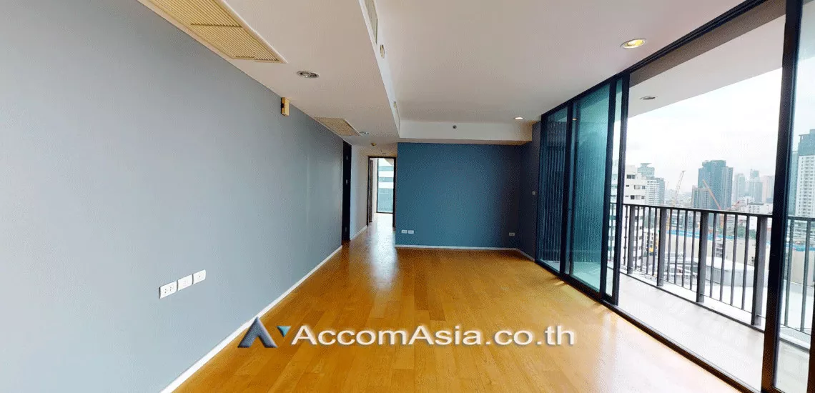  3 Bedrooms  Condominium For Sale in Sukhumvit, Bangkok  near BTS Thong Lo (AA12120)