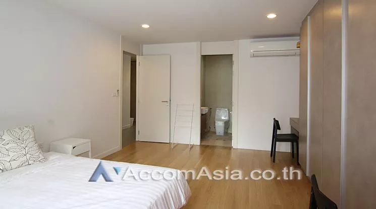  2 Bedrooms  Apartment For Rent in Sukhumvit, Bangkok  near BTS Phrom Phong (AA12134)