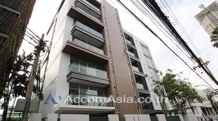  1 Bedroom  Apartment For Rent in Sukhumvit, Bangkok  near BTS Phrom Phong (AA12137)