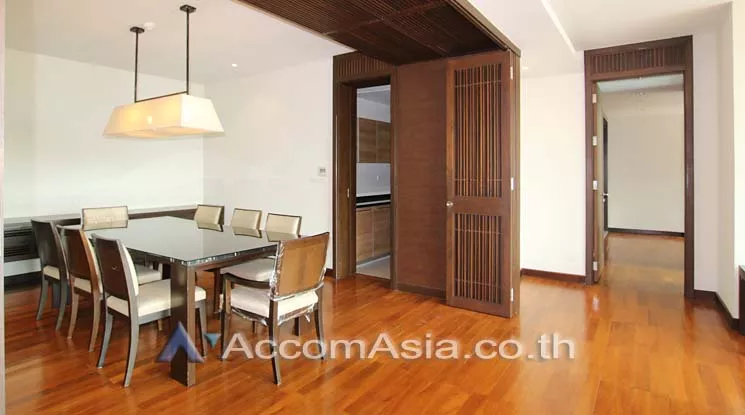  3 Bedrooms  Apartment For Rent in Sukhumvit, Bangkok  near BTS Thong Lo (AA12275)