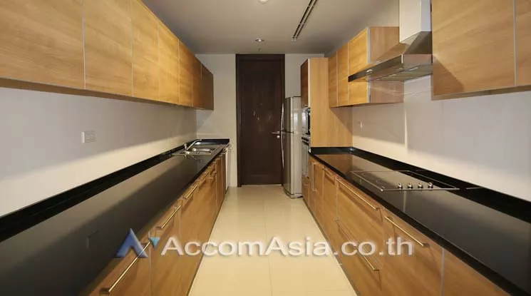  3 Bedrooms  Apartment For Rent in Sukhumvit, Bangkok  near BTS Thong Lo (AA12275)