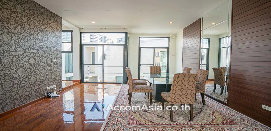 Pet friendly |  3 Bedrooms  Apartment For Rent in Sukhumvit, Bangkok  near BTS Phrom Phong (AA12337)