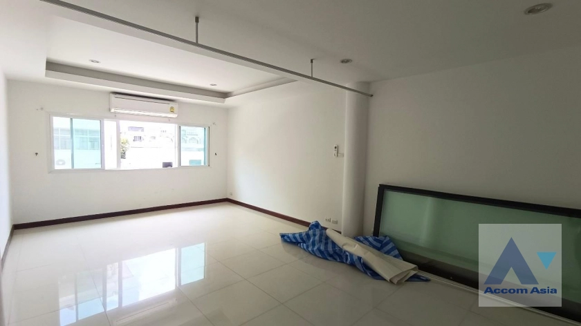 15  4 br Townhouse For Rent in Sathorn ,Bangkok BRT Thanon Chan AA12410