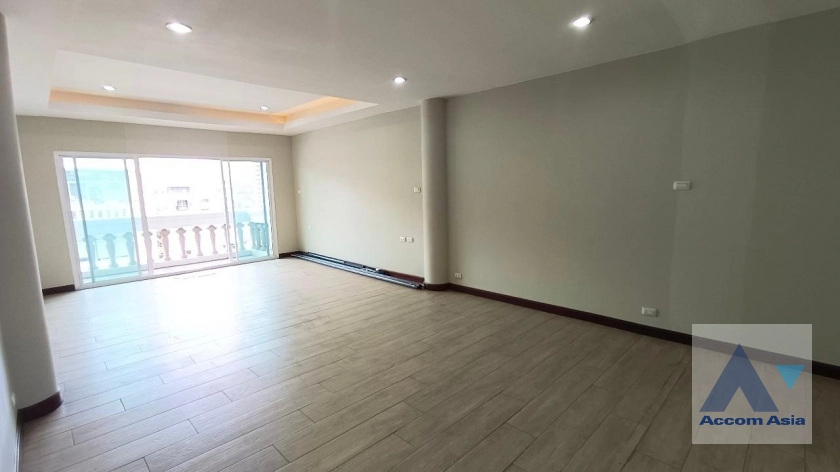 14  4 br Townhouse For Rent in Sathorn ,Bangkok BRT Thanon Chan AA12410