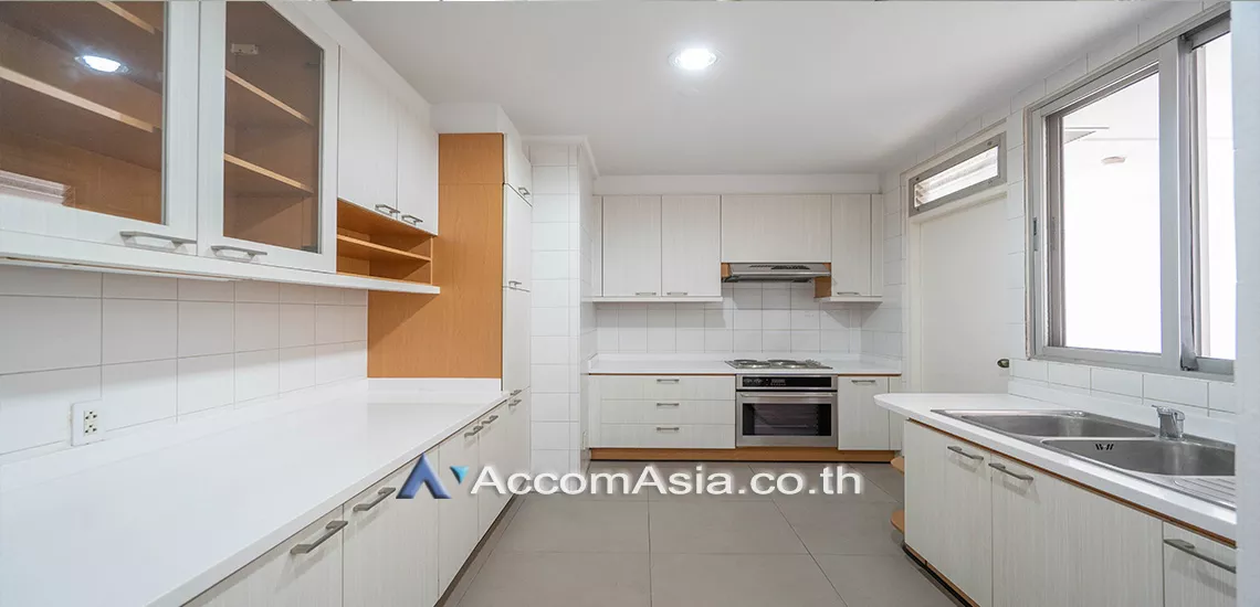 Pet friendly |  3 Bedrooms  Apartment For Rent in Sukhumvit, Bangkok  near BTS Phrom Phong (AA12448)