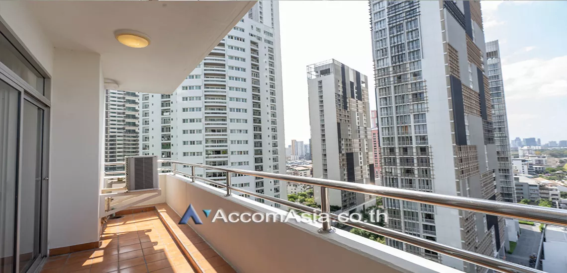 Pet friendly |  3 Bedrooms  Apartment For Rent in Sukhumvit, Bangkok  near BTS Phrom Phong (AA12448)