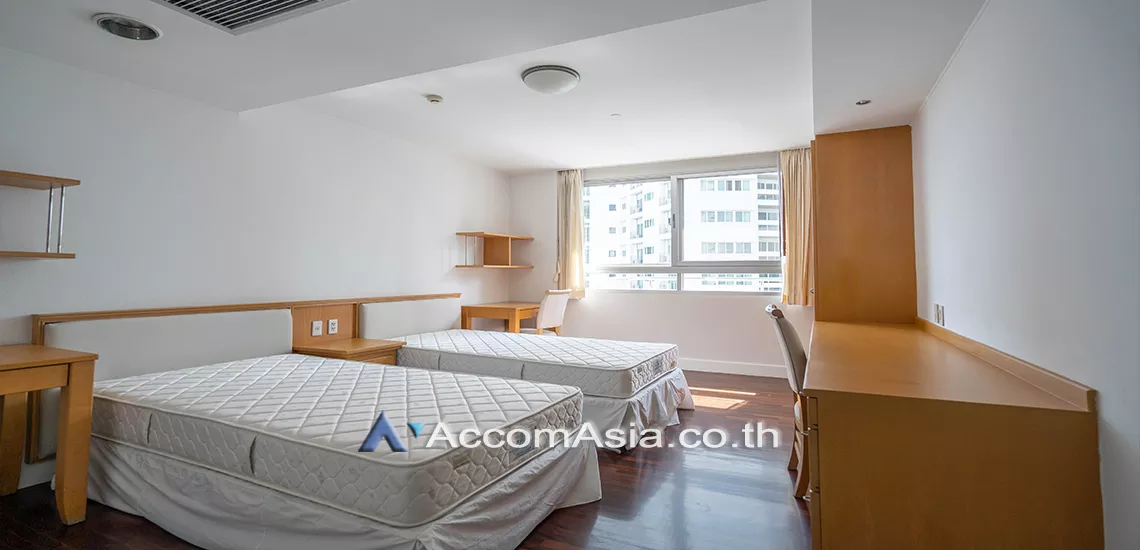 Pet friendly |  3 Bedrooms  Apartment For Rent in Sukhumvit, Bangkok  near BTS Phrom Phong (AA12448)