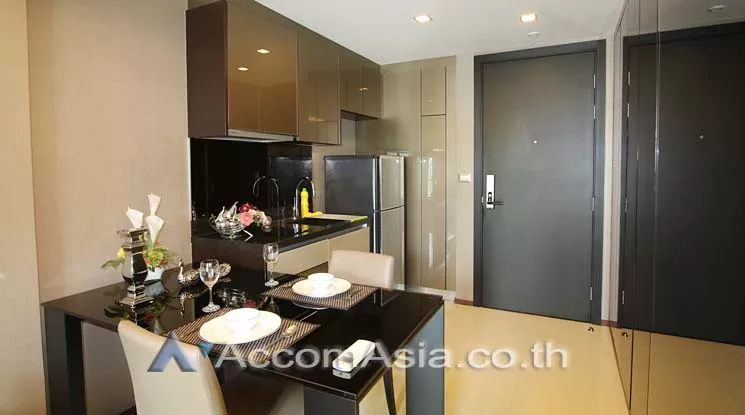  1 Bedroom  Condominium For Rent in Sukhumvit, Bangkok  near BTS Ekkamai (AA12496)