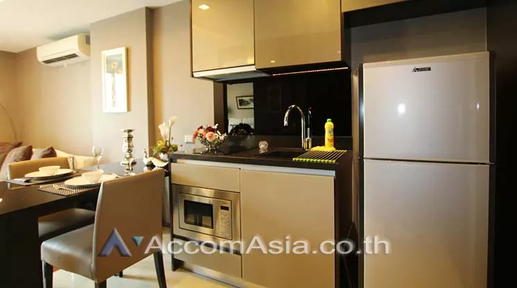  1 Bedroom  Condominium For Rent in Sukhumvit, Bangkok  near BTS Ekkamai (AA12496)