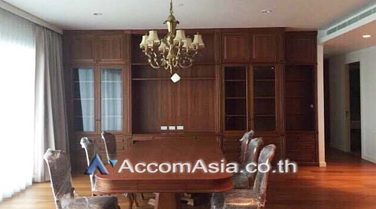  3 Bedrooms  Condominium For Rent in Ploenchit, Bangkok  near BTS Ratchadamri (AA12509)