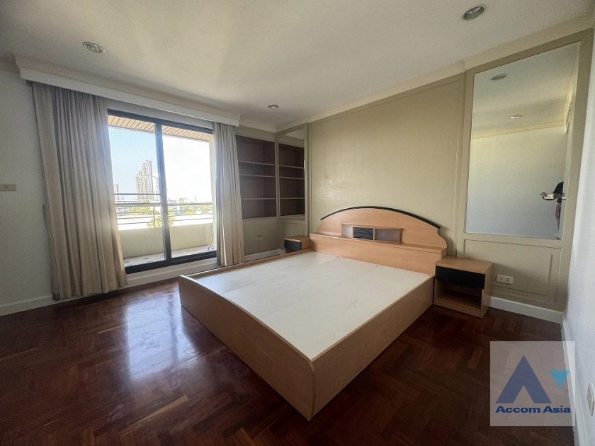  2 Bedrooms  Condominium For Rent in Sathorn, Bangkok  near MRT Khlong Toei (AA12523)