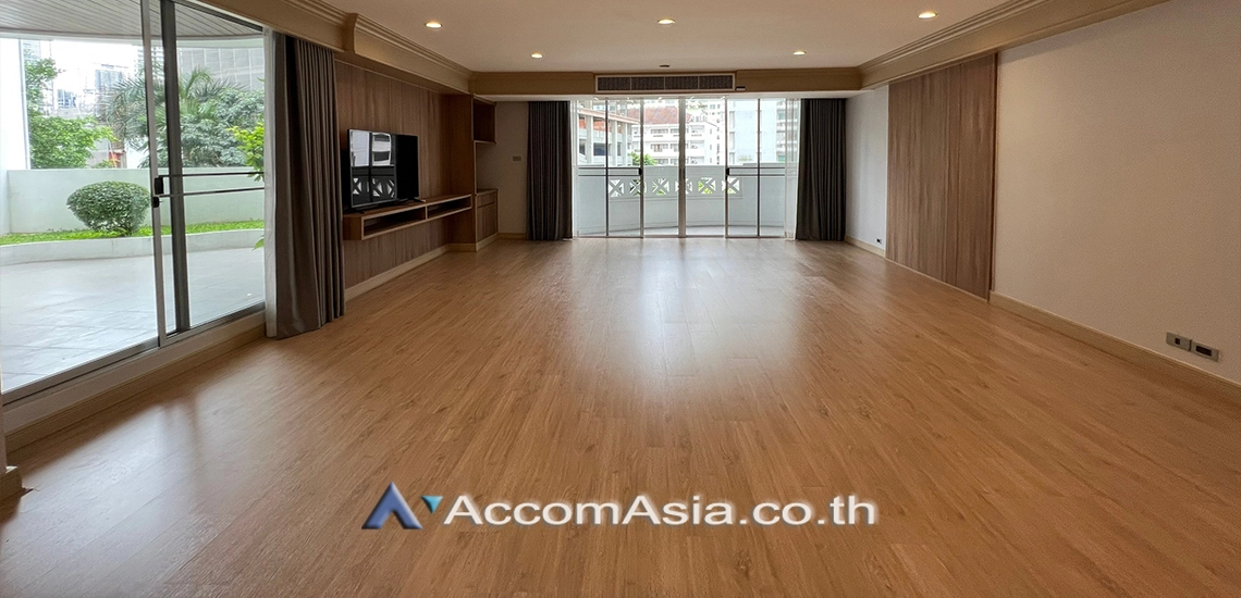 Ground Floor, Huge Terrace, Pet friendly |  4 Bedrooms  Apartment For Rent in Sukhumvit, Bangkok  near BTS Asok - MRT Sukhumvit (AA12544)