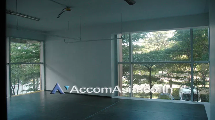 5  Retail / Showroom For Sale in Charoennakorn ,Bangkok BTS Krung Thon Buri at Villa Sathorn AA12605