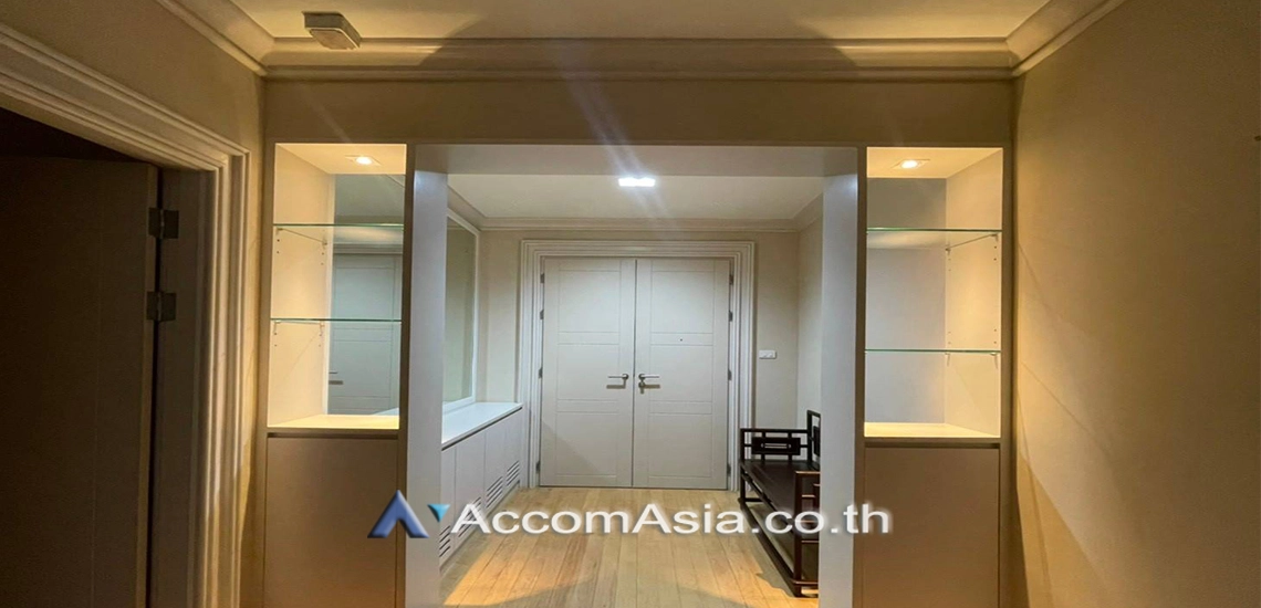  3 Bedrooms  Condominium For Rent in Sukhumvit, Bangkok  near BTS Nana (AA12630)