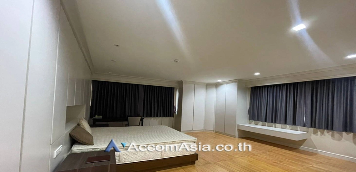  3 Bedrooms  Condominium For Rent in Sukhumvit, Bangkok  near BTS Nana (AA12630)