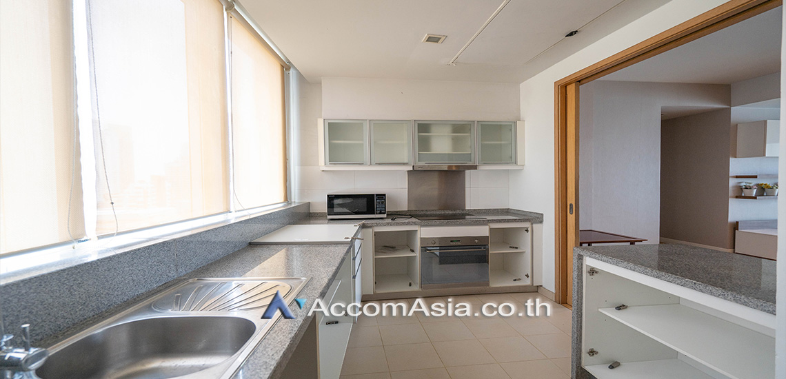  3 Bedrooms  Condominium For Rent in Sukhumvit, Bangkok  near BTS Asok - MRT Sukhumvit (AA12649)