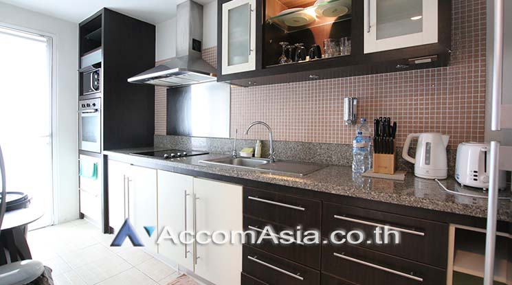  2 Bedrooms  Condominium For Rent in Sukhumvit, Bangkok  near BTS Ekkamai (AA12653)